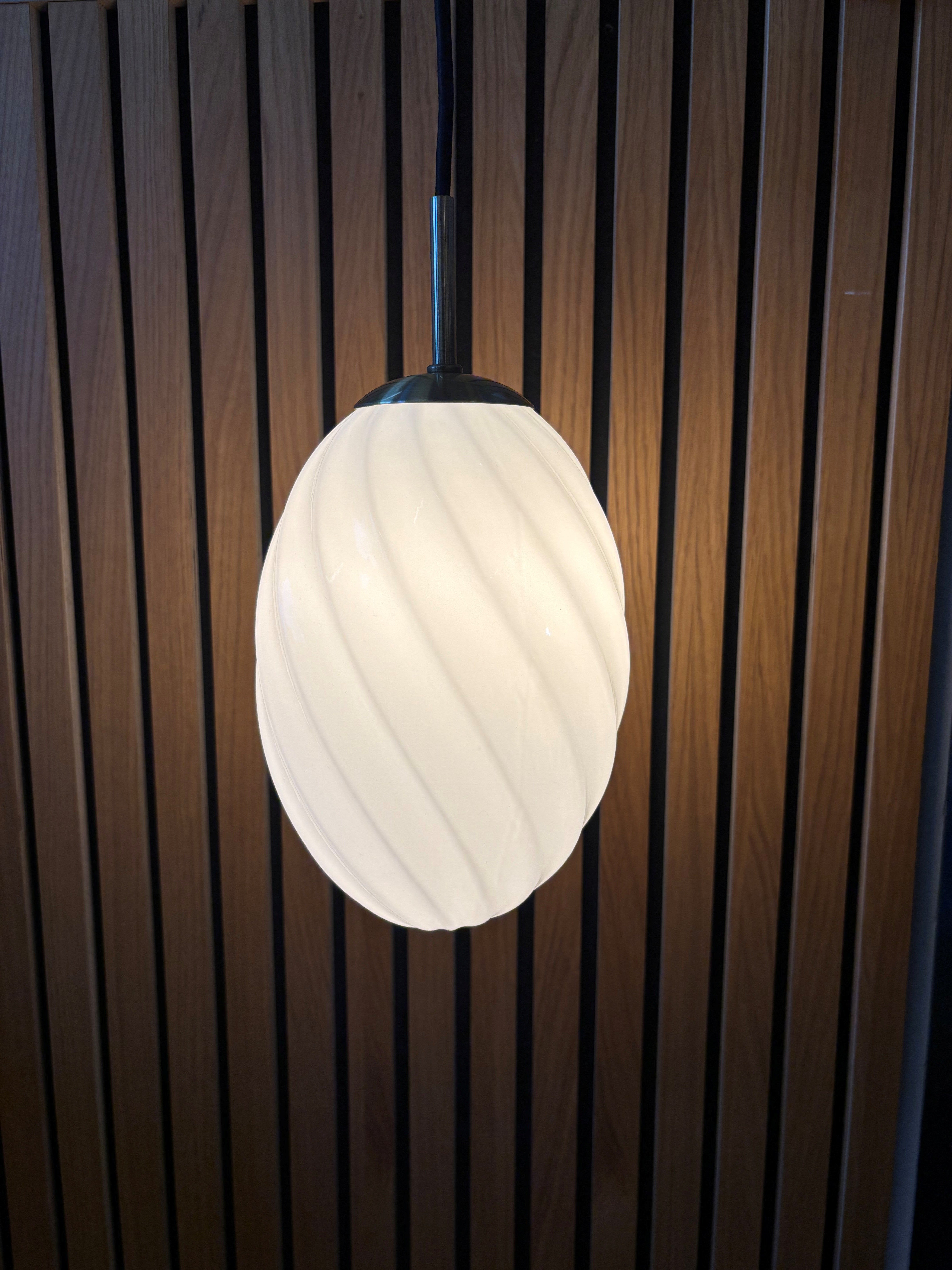 Twist Egg Pendel Opal/Messing Ø15 - Halo Design - DEMO