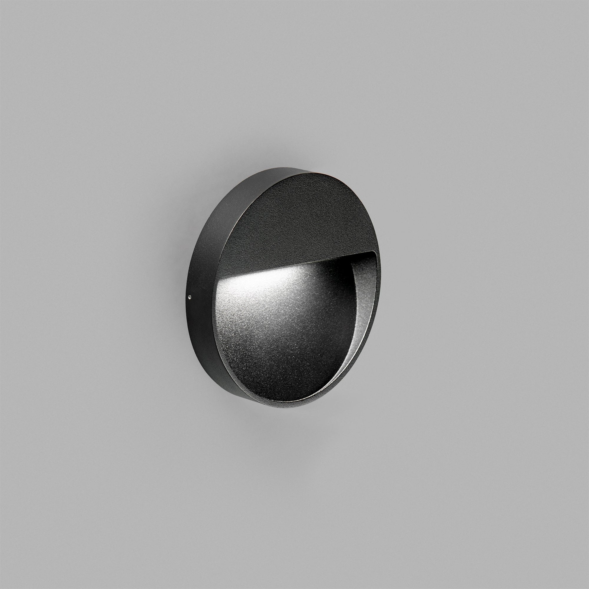 Sort væglampe fra Light-Point Serious 3