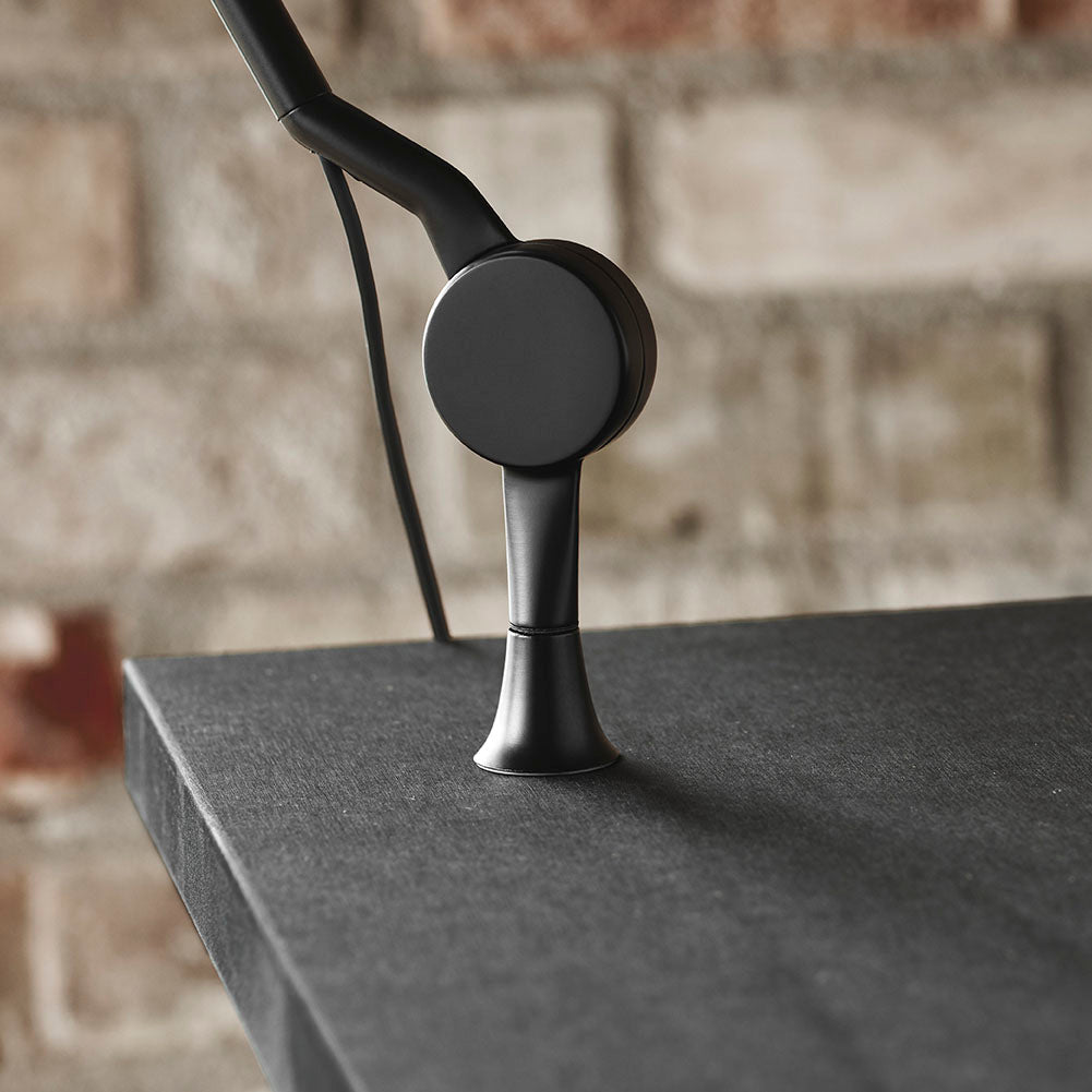 AQ01™ Sort LED Plug-in Bordlampe