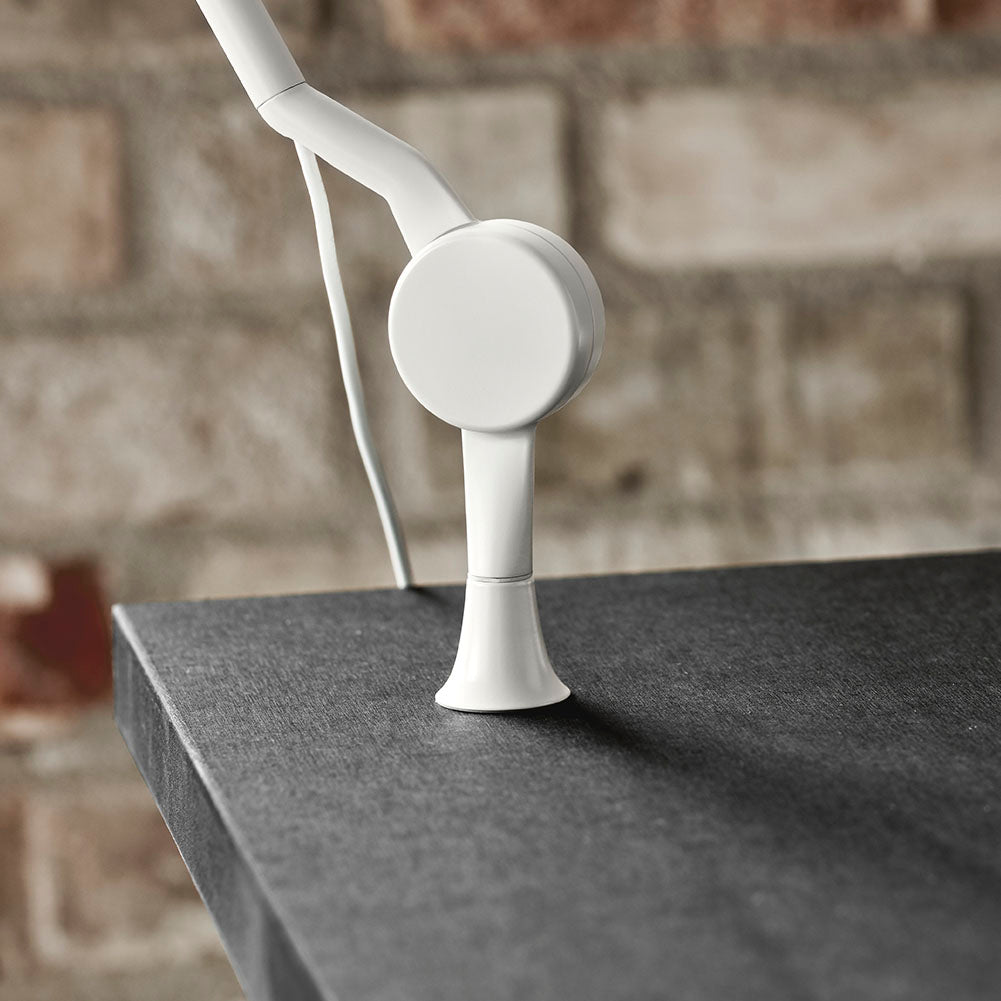 AQ01™ Hvid LED Plug-in Bordlampe