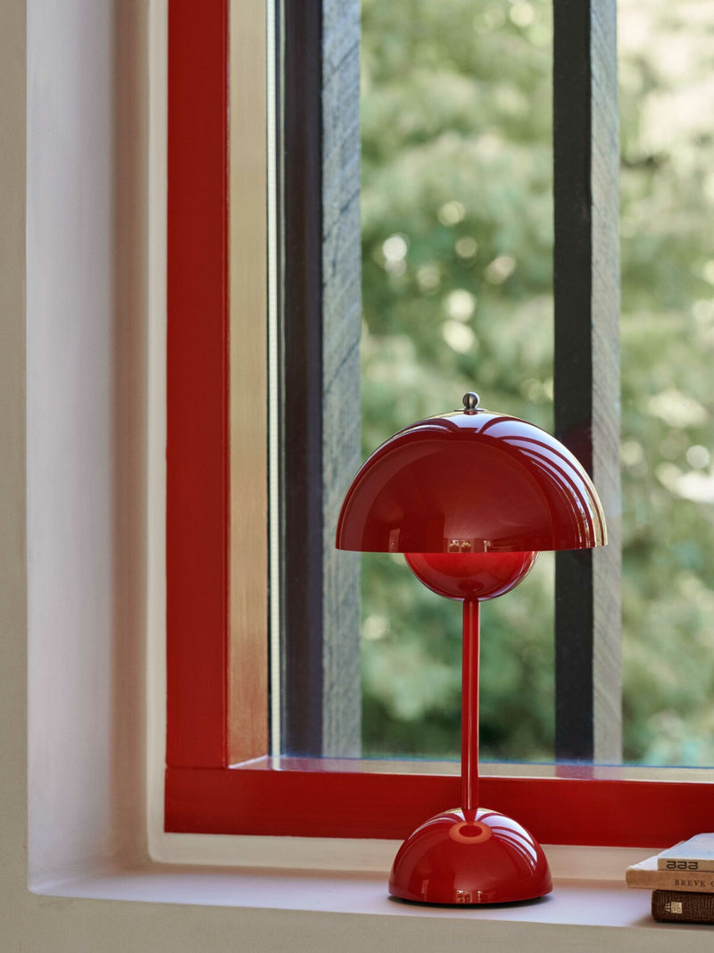 Klassisk rød VP9 Flowerpot bordlampe