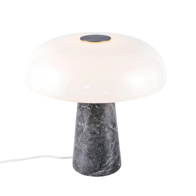 Smuk bordlampe designet af Maria Berntsen