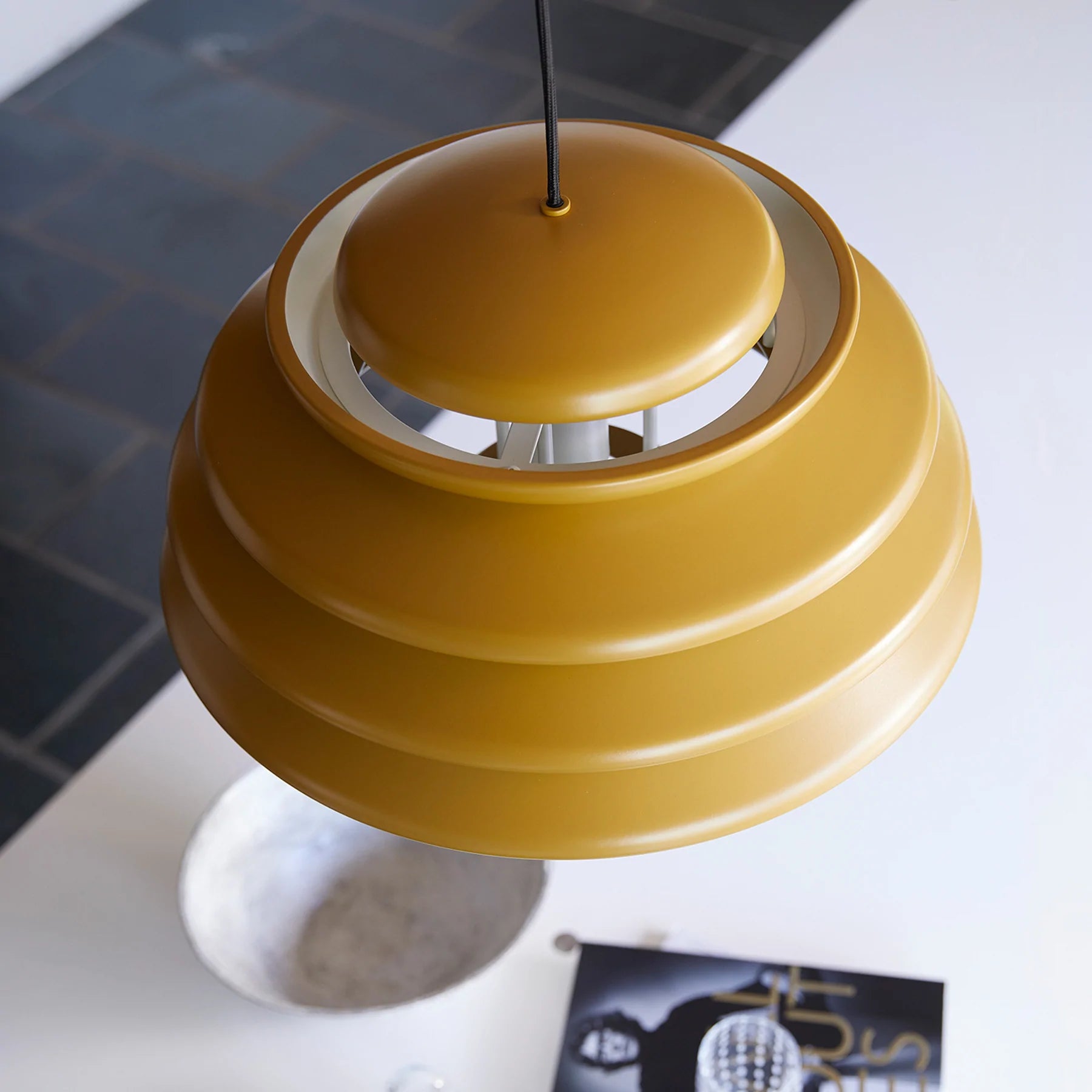 Hive Gul Pendel lampe fra Verpan