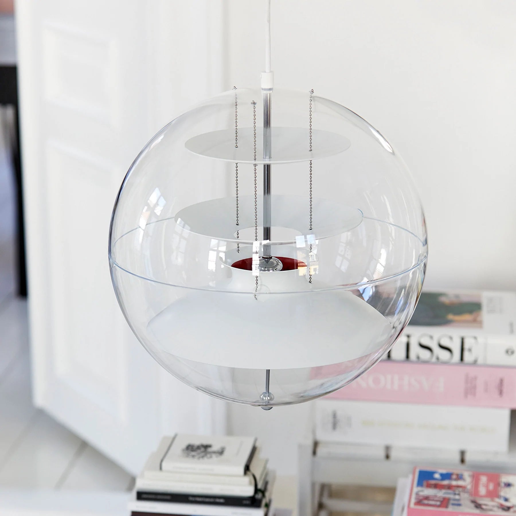 Smuk pendel lampe i hvid og akryl fra Verner Panton lamper