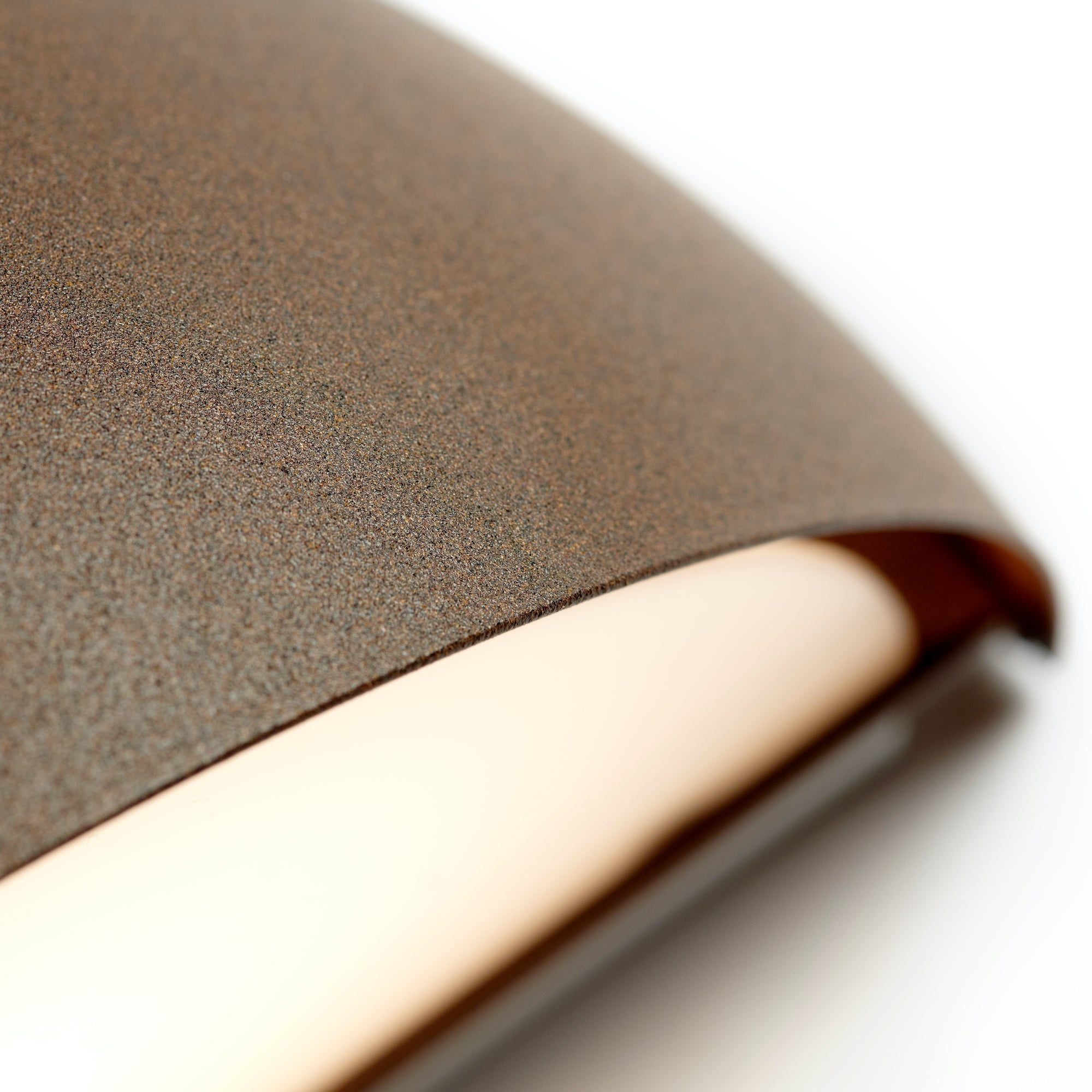 nærbillede af Rørhat udendørslampe i farven rust