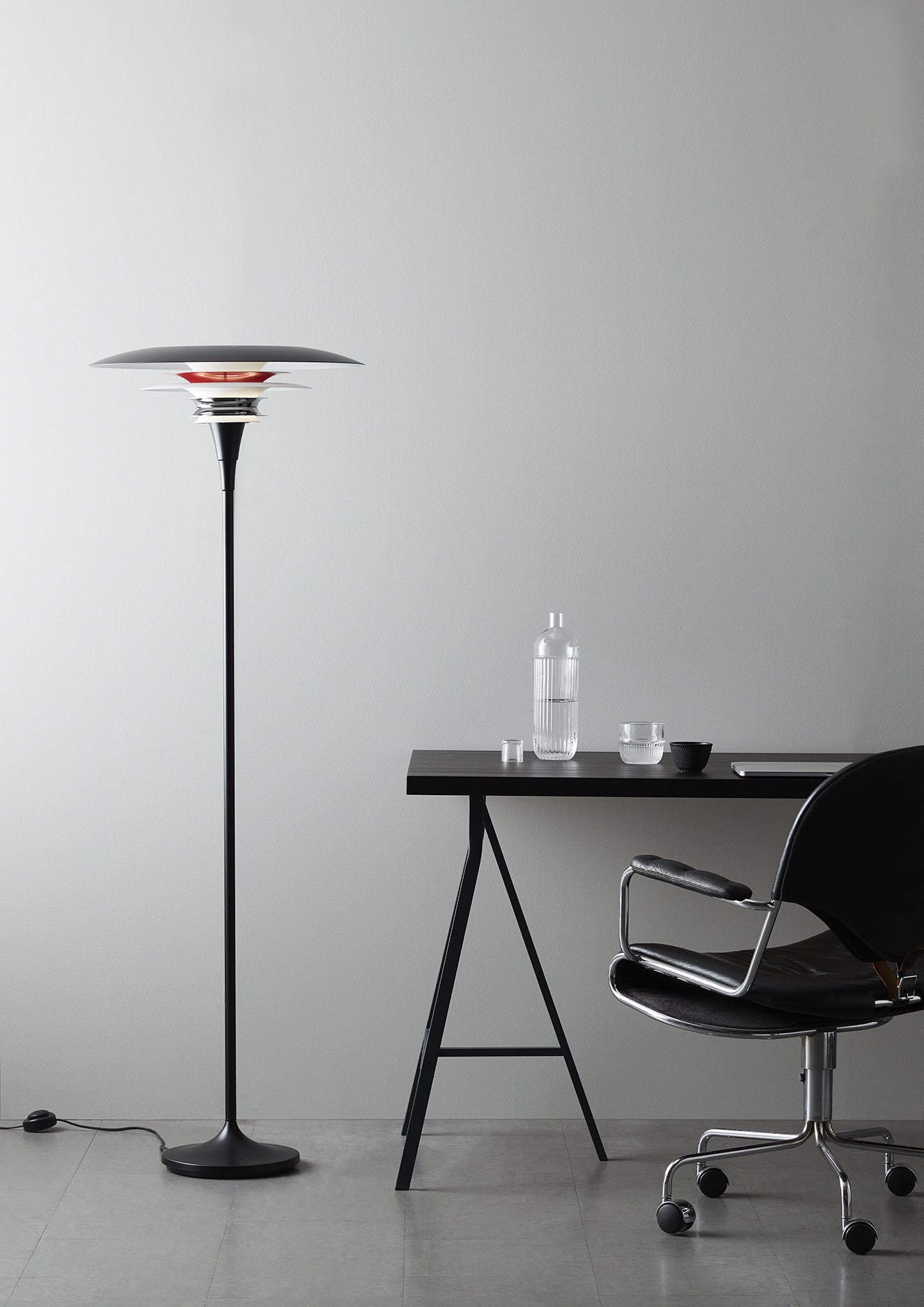 Diablo Gulvlampe Ø50 Mat sort, blank rød E27