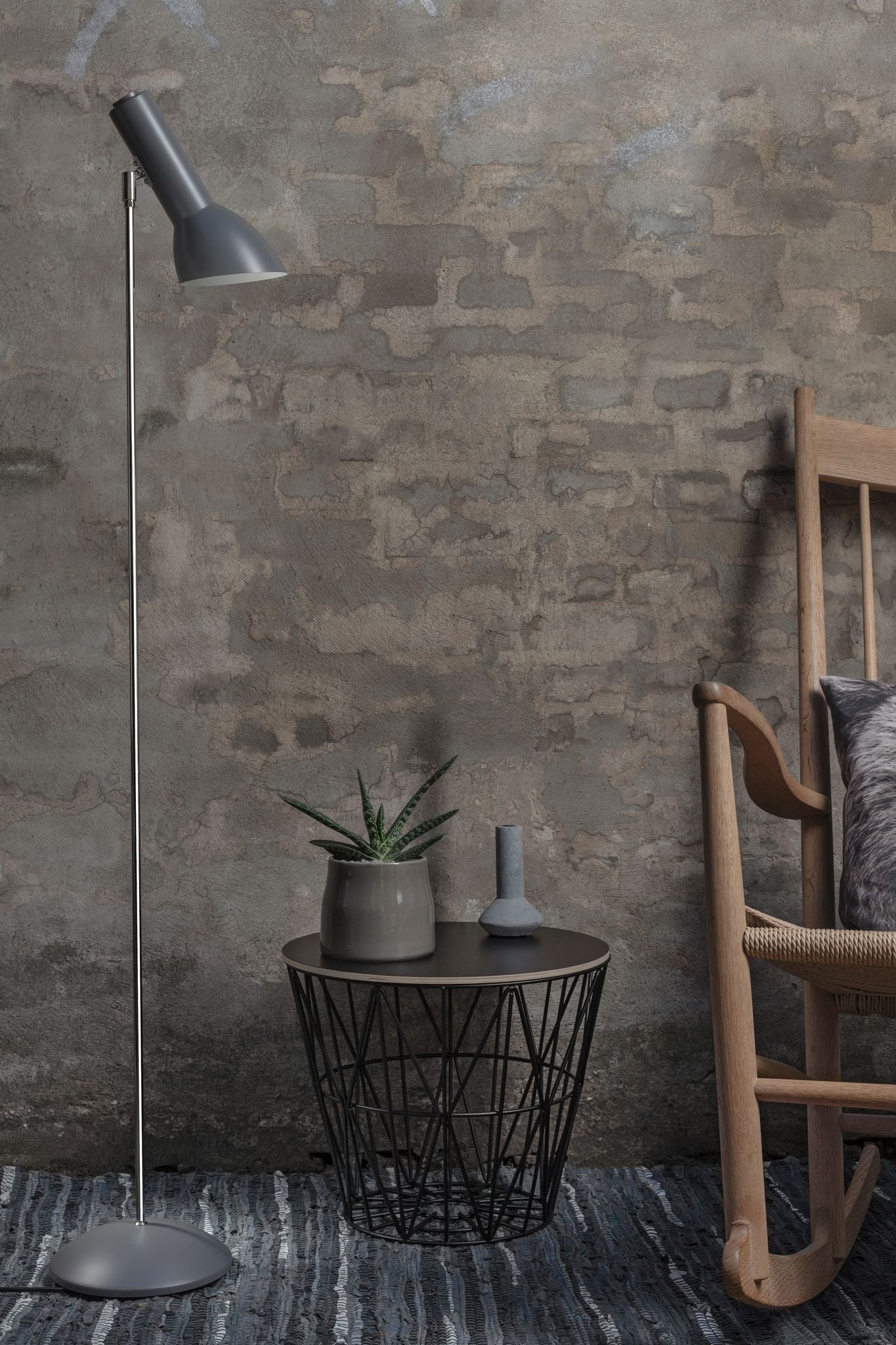 Oblique Flintgrå/Krom - Gulvlampe