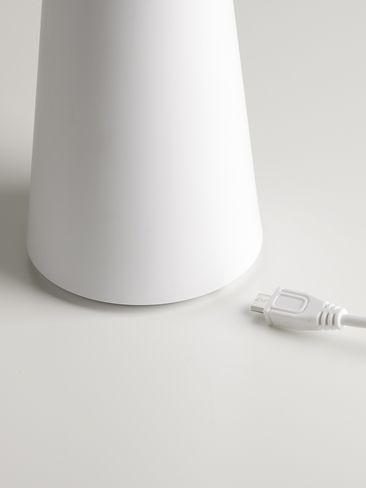 Opladeren til Nielsen Light Move Me portable lampe i hvid