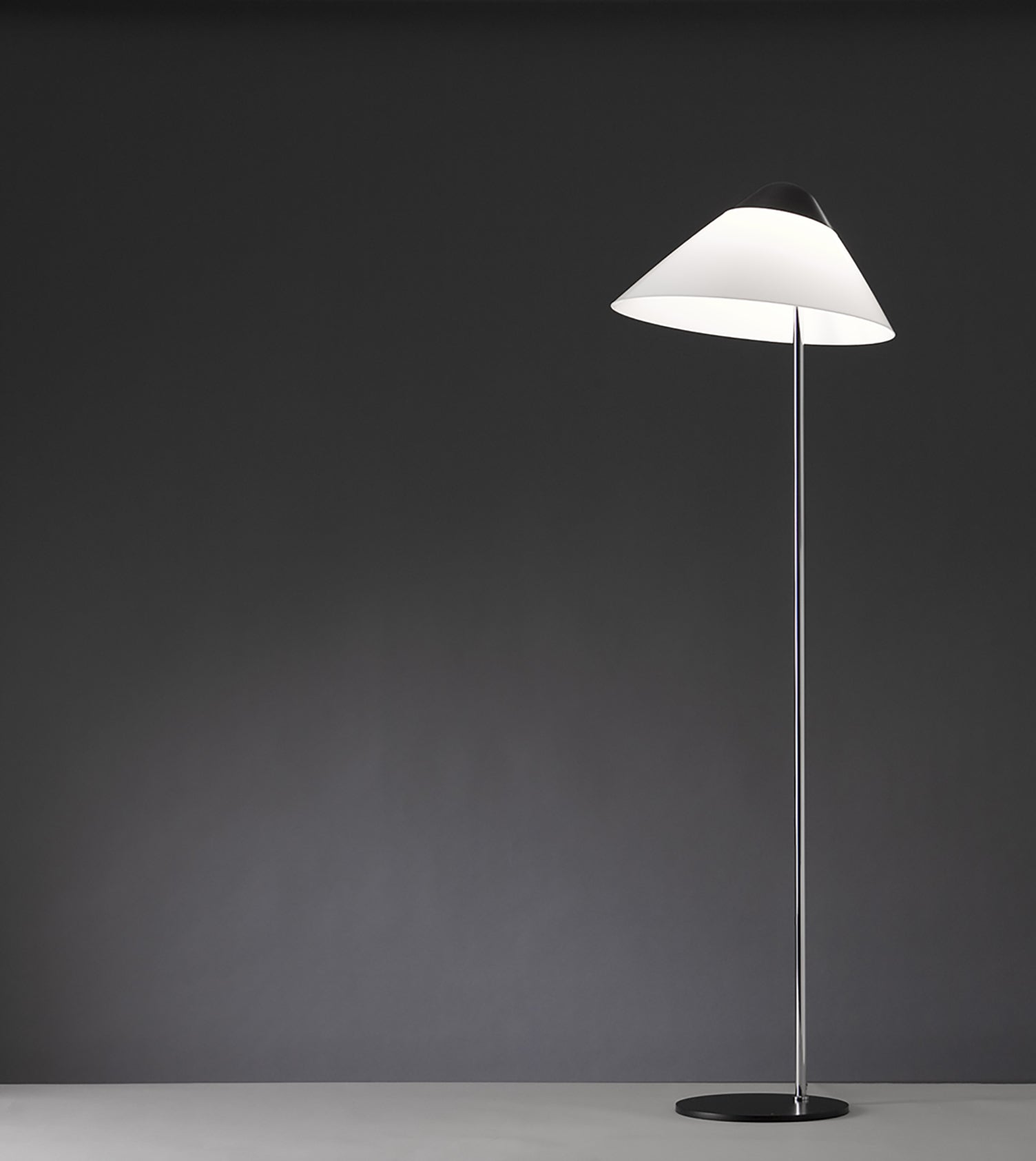 Opala Midi Gulvlampe Sort Ø42,5 - Pandul