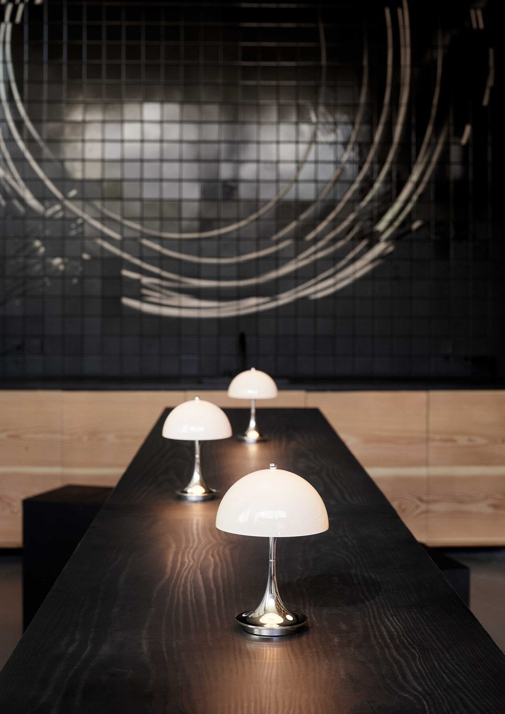 Panthella portable bordlampe grå og opal