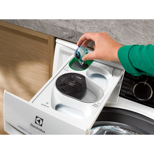 Effektiv rengøring i hurtige og kolde vaske med UniversalDose-skuffen*