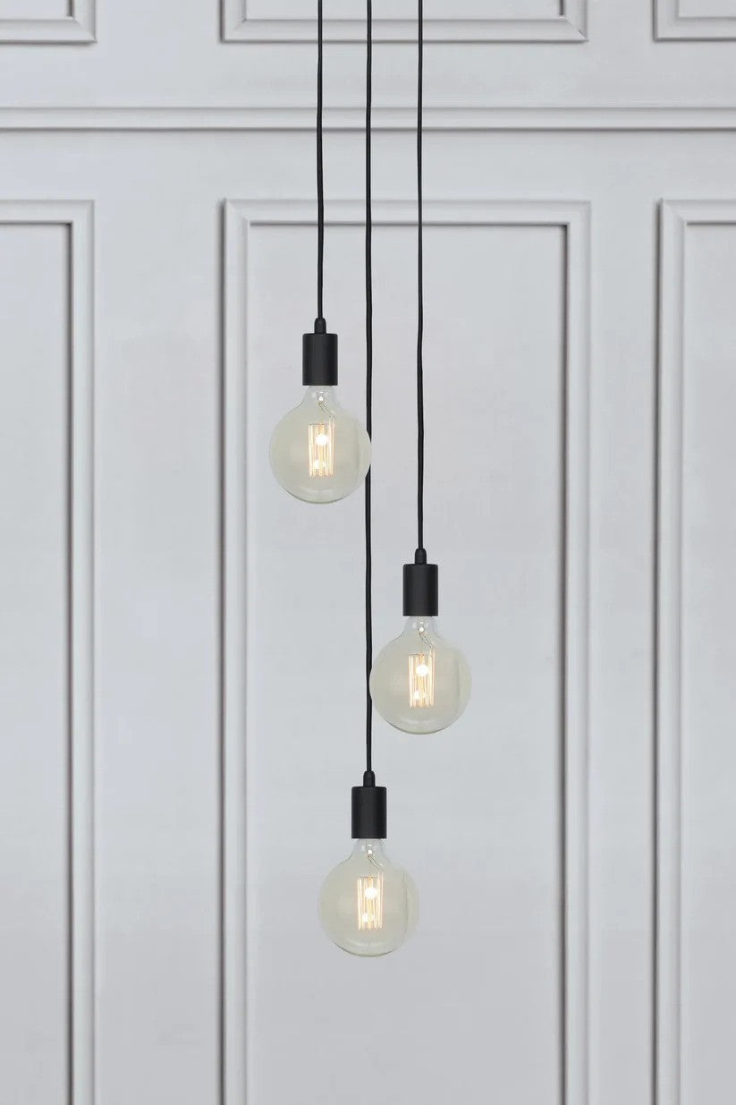 Den æstetiske pendel lampe fra Markslöjd Sky Pendel 3L Round i Sort