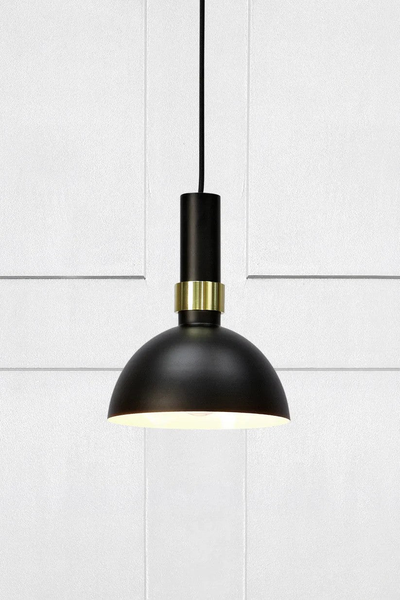 Den elegante Pendellampe fra Markslöjd Larry Pendel 1L i Sort/Messing