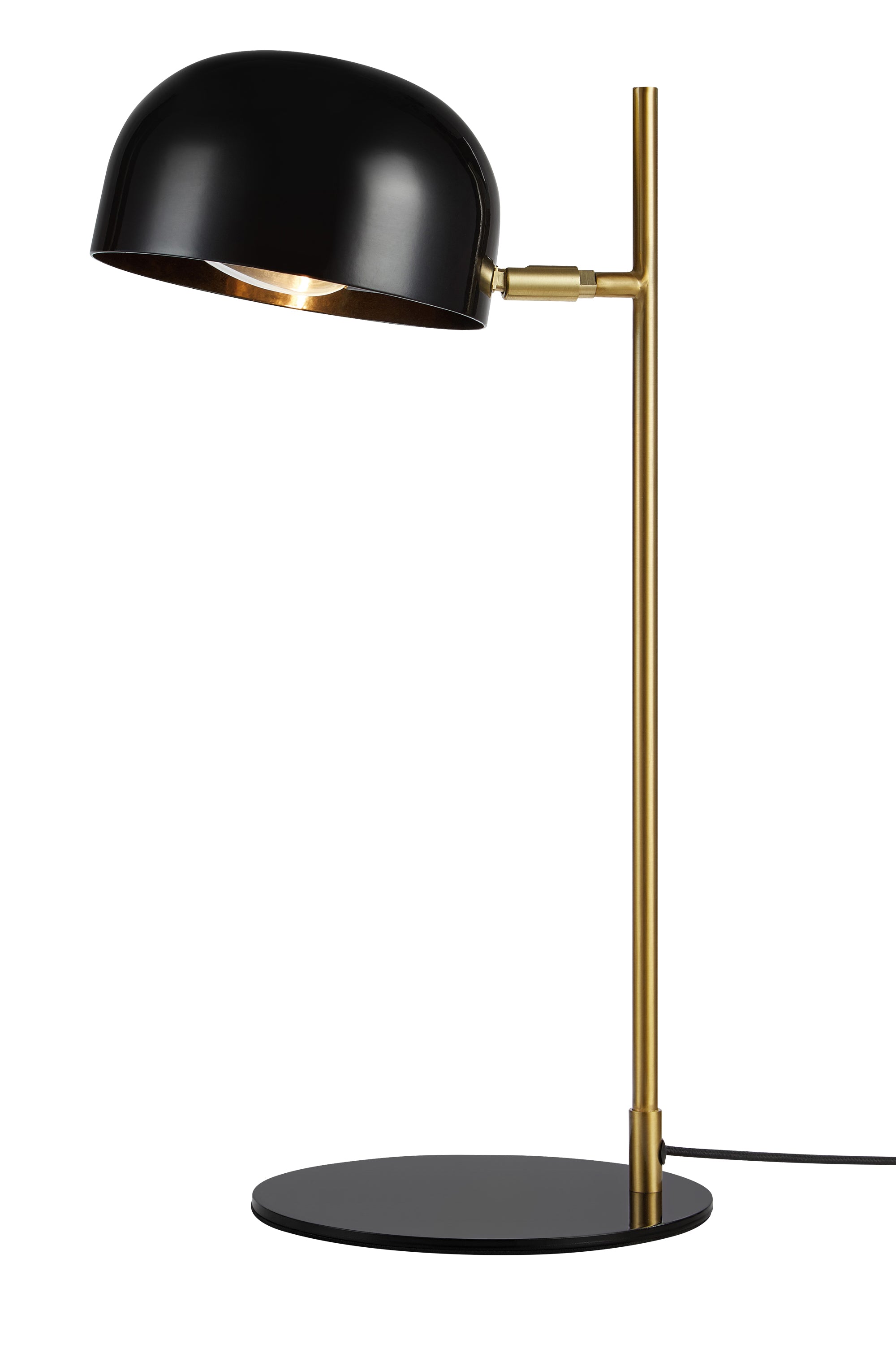 Zoomet helt ind på Pose Bordlampe i Sort/Messing 