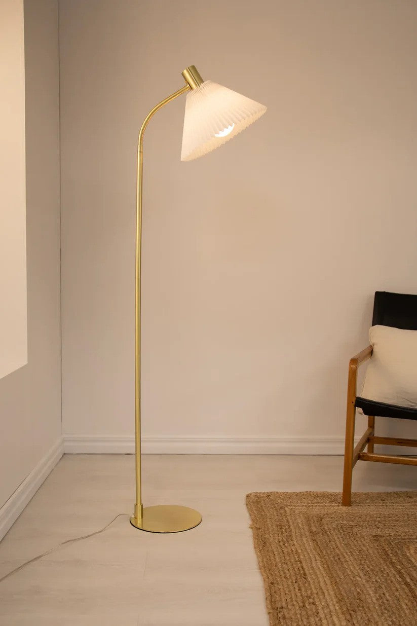 Markslöjd Mira Gulvlampe Messing/Hvid