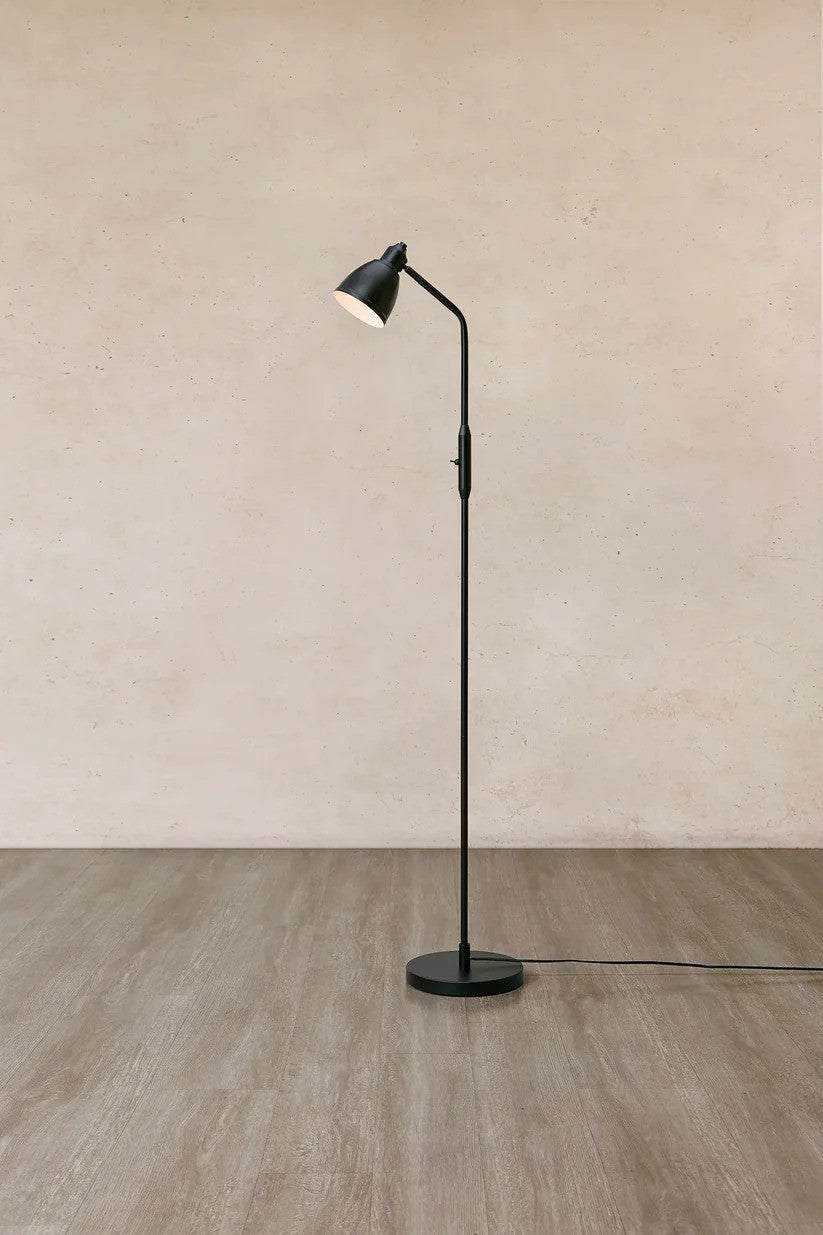 Markslöjd Story Gulvlampe Mat Sort