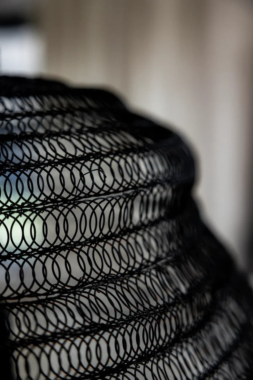 Zoomet helt ind på skærmen fra Tazza Loftslampe i Sort