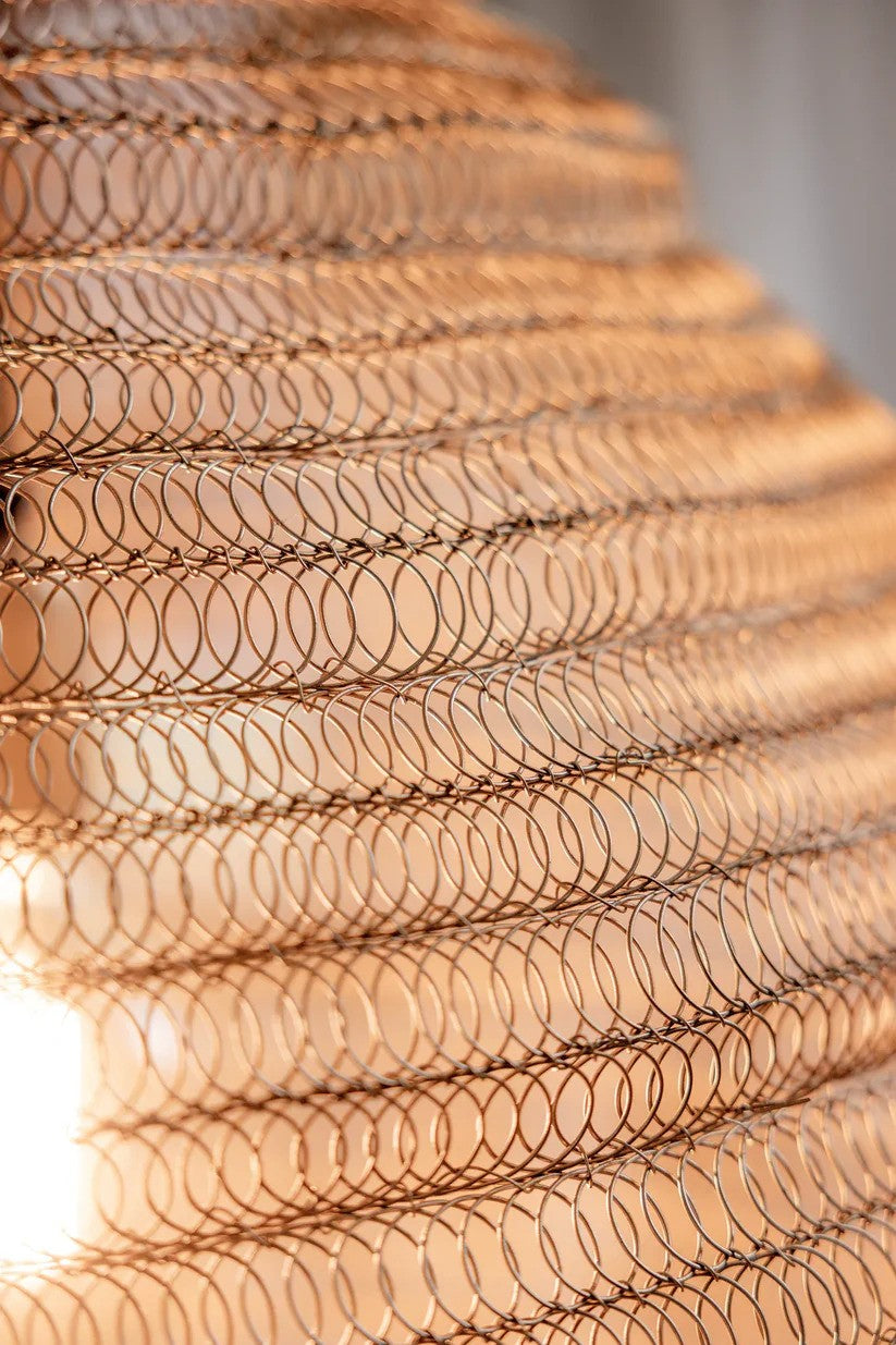 Zoomet helt ind på skærmen af Tazza Loftslampe i Guld fra Markslöjd