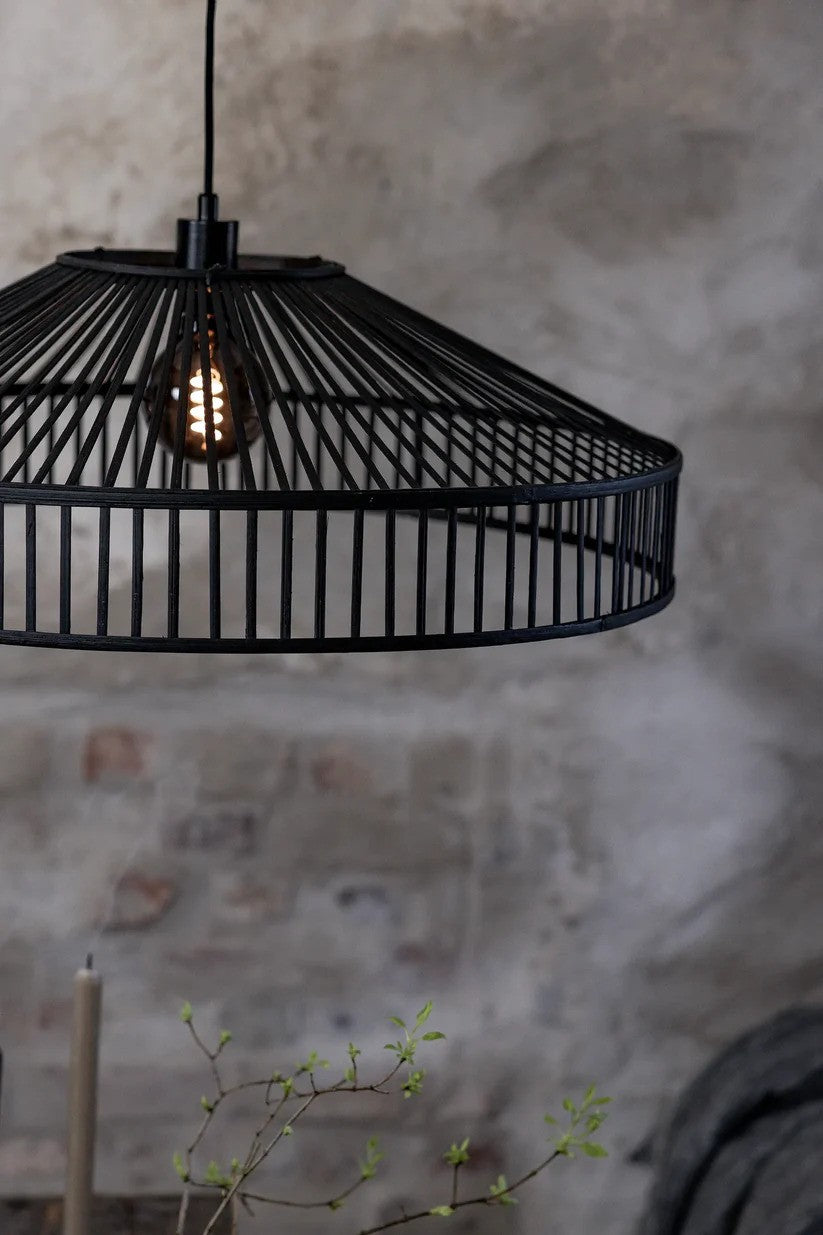 Zoomet ind på skærmen fra Tapa Loftslampe i Sort