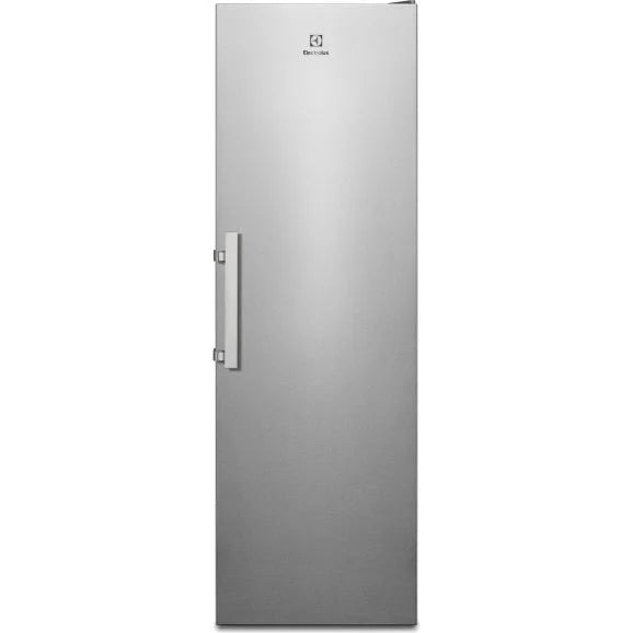 Electrolux Excellence XRE8DX fritstående køleskab 390 liter med lukket dør mod en hvid væg