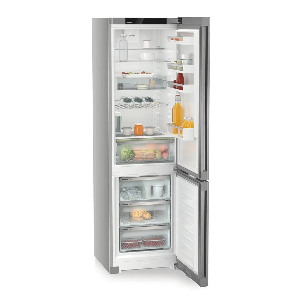 Åbnet op for det rummelige Liebherr CNsfc 574i Plus køle-fryseskab med NoFrost og EasyFresh