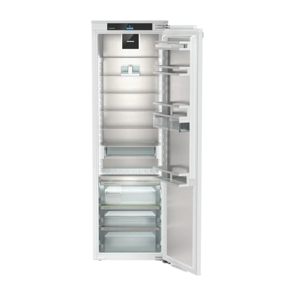 Zoomet ind på en tom Liebherr IRBci 5170 Peak BioFresh integrerbart køleskab