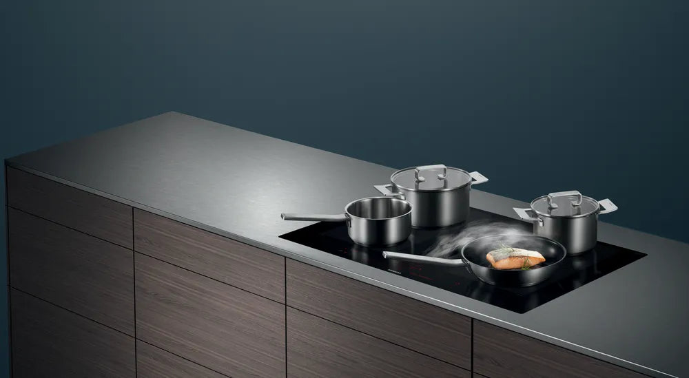 De æstetiske Siemens HZ9SE040 Grydesæt 4 stk. på siemens kogeplade