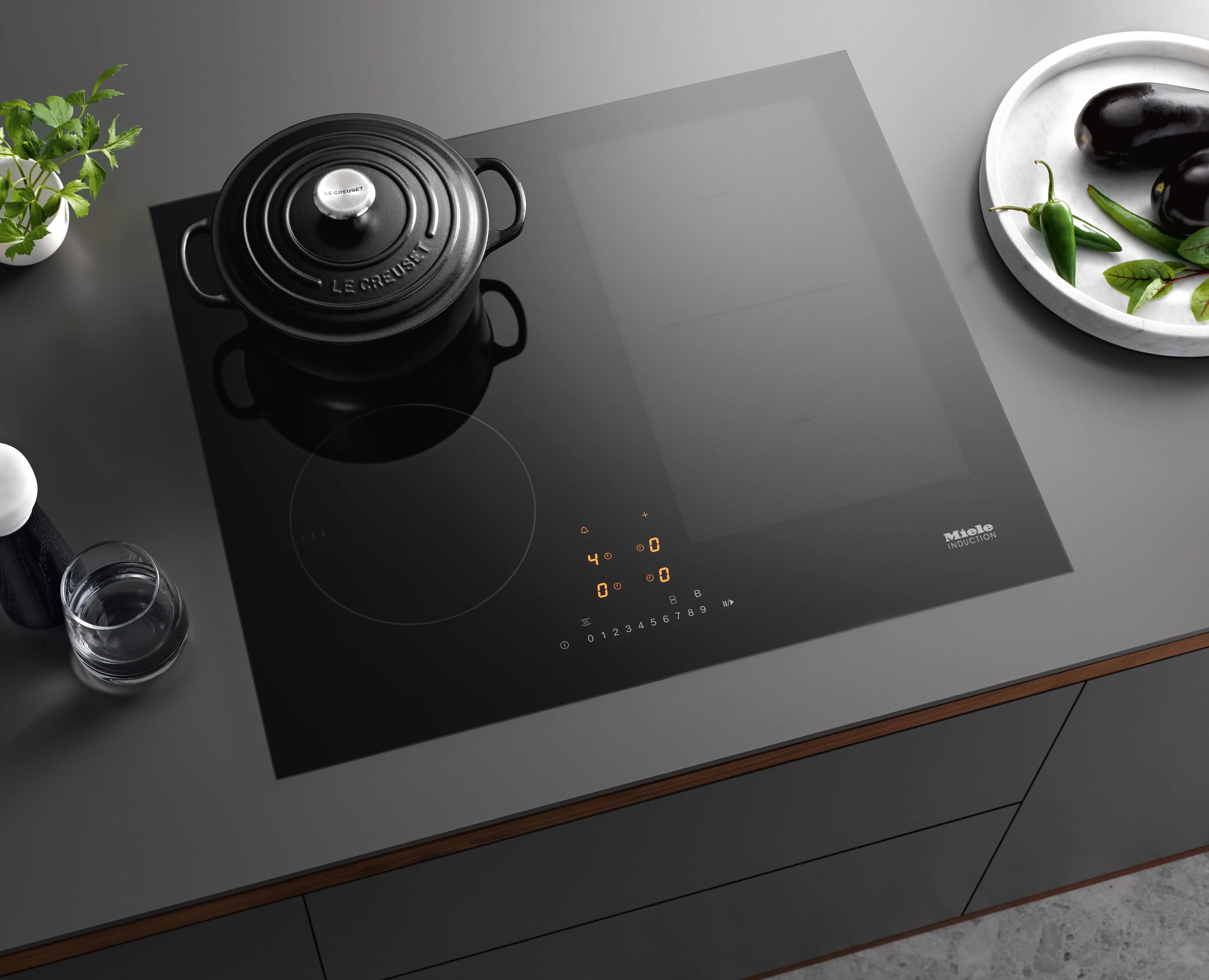 Miele KM 7466 byder på en exceptionel kogeoverflade med ekstra plads