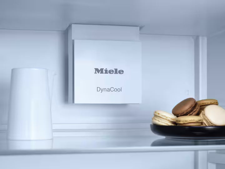 Zoomet ind i Miele K 7715 E integrerbart køleskab med DynaCool