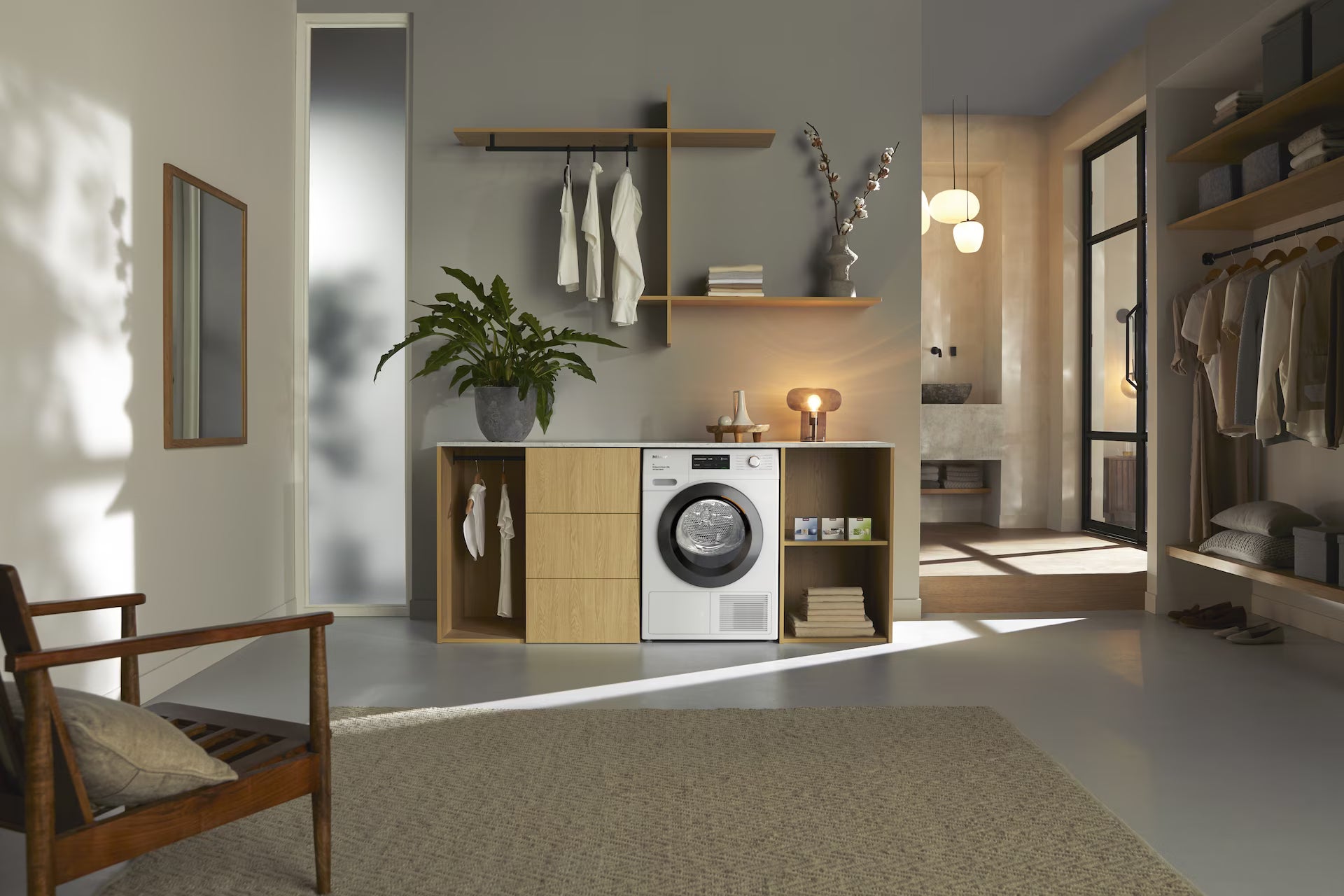 Miele TCL690WP 125 Gala Edition Lotushvid Kondenstørretumbler i vaskerummet