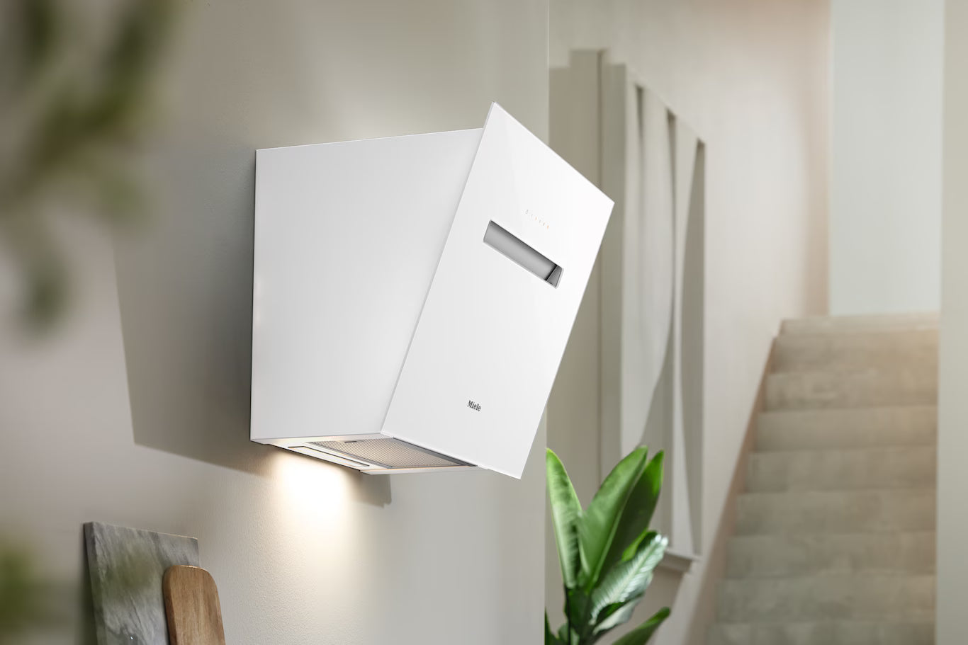 Miele DAH 1650 Active Brillanthvid vægmonteret emhætte nær trappe