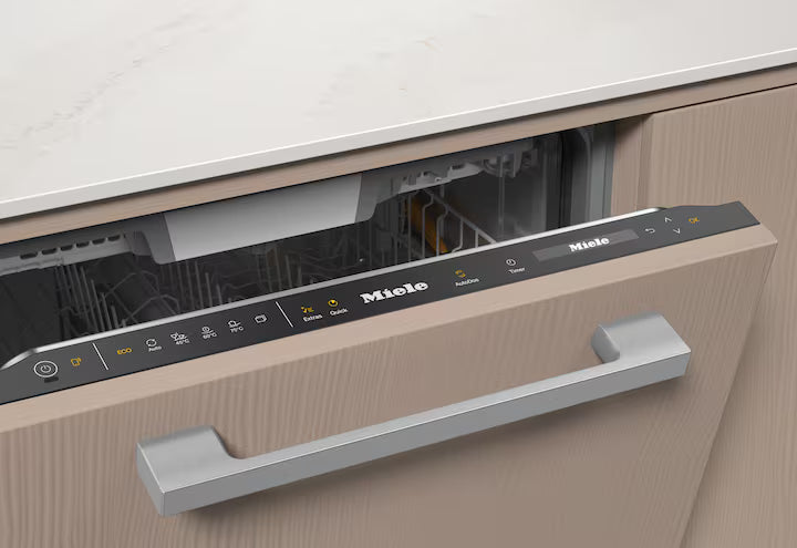 Zoomet ind på det nemme betjente kontrolpanel på Miele G 7655 SCVi XXL