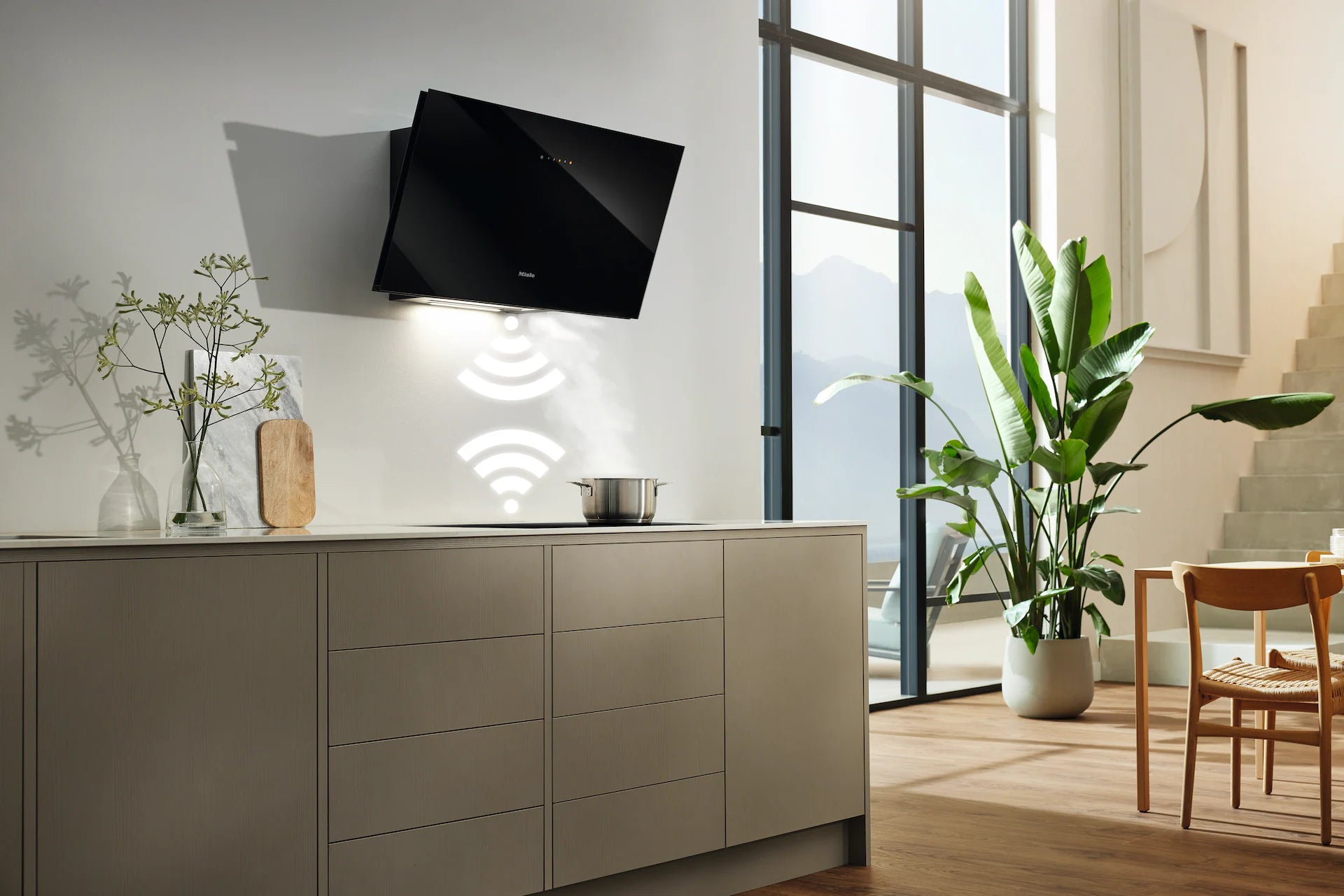 Miele DAH 2960 Escala obsidiansort vægmonteret emhætte i køkkenet med wi-fi funktion