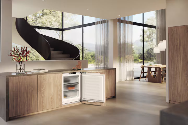 Miele FNUS 7040 D integrerbart fryseskab med NoFrost installeret i køkken