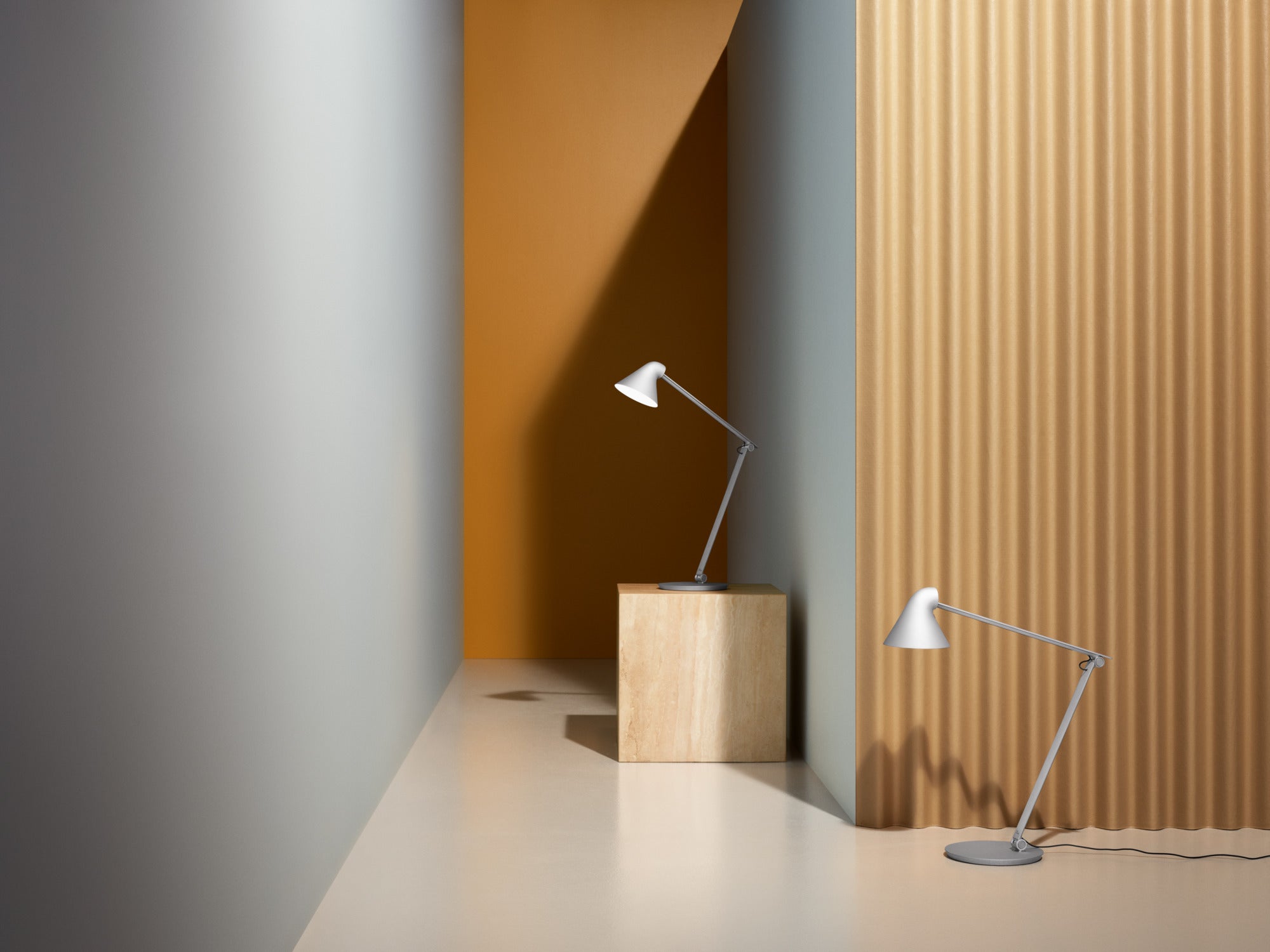 NJP Bordlampe LED 2700K  Lys alu grå