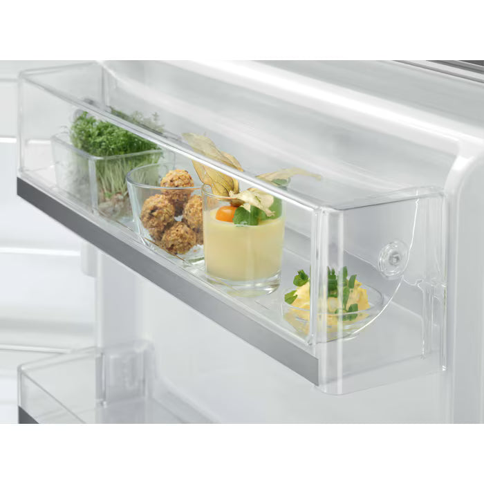 Skuffen i døren fra Electrolux LXB1AE13W0 fritstående køleskab 134 liter