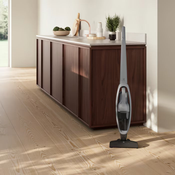 Electrolux ES52CB18UG 2in1 500 ledningsfri støvsuger i stuen stickvac
