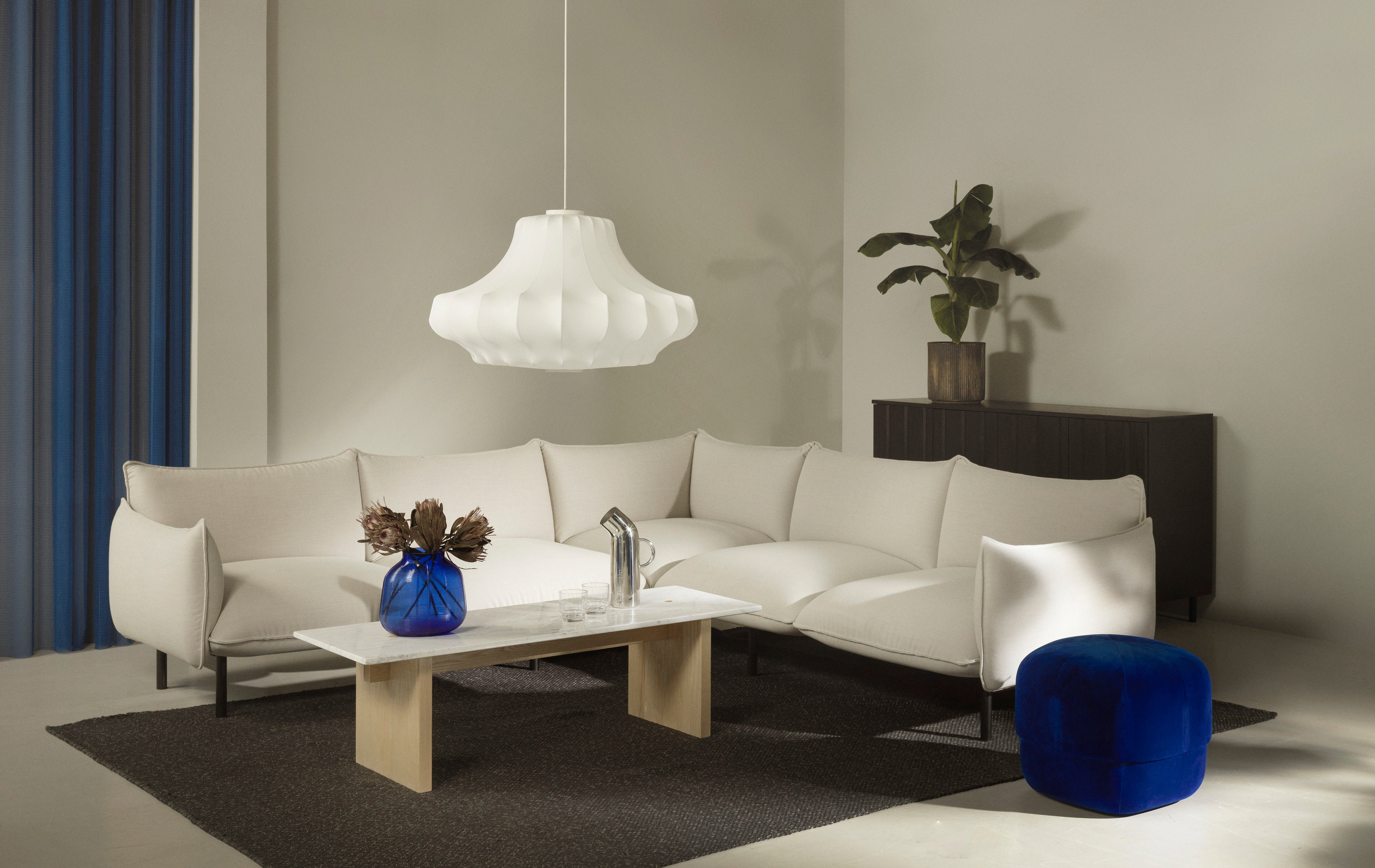Phantom Lampe Medium Hvid over sofa