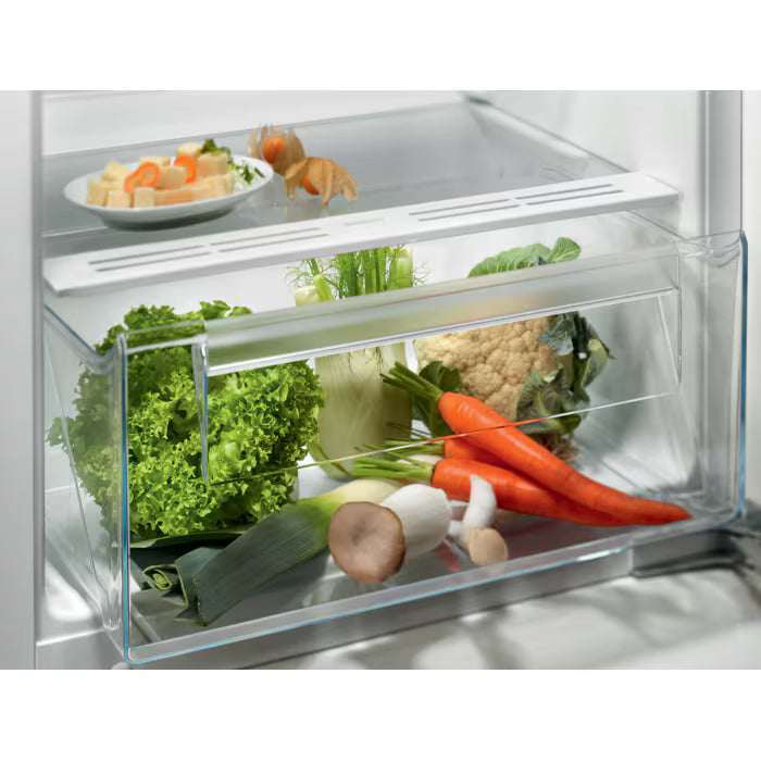 Skuffen til grøntsager i Electrolux LRB3AE12S integreret køleskab