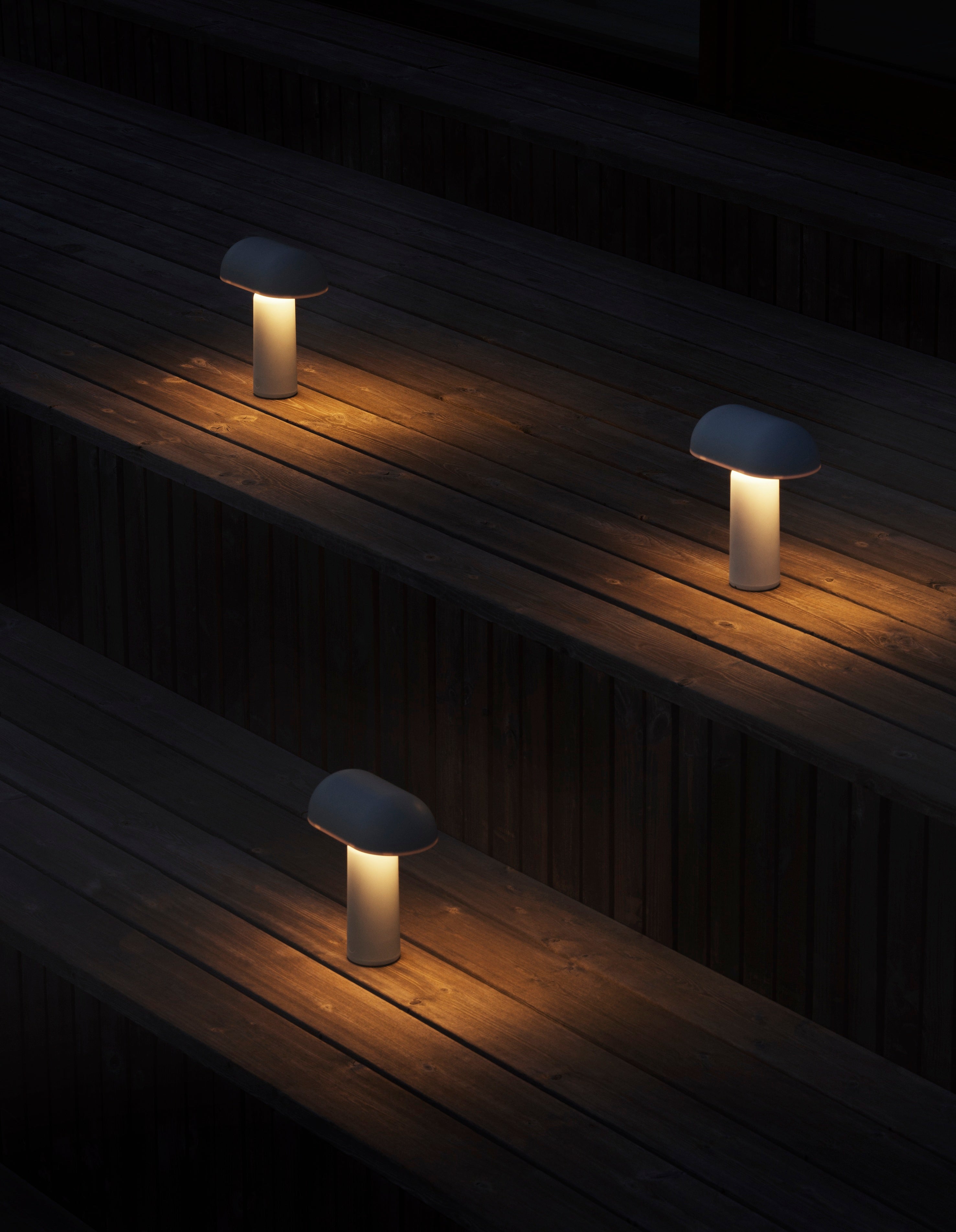 Porta hvid portable bordlampe trio i mørket