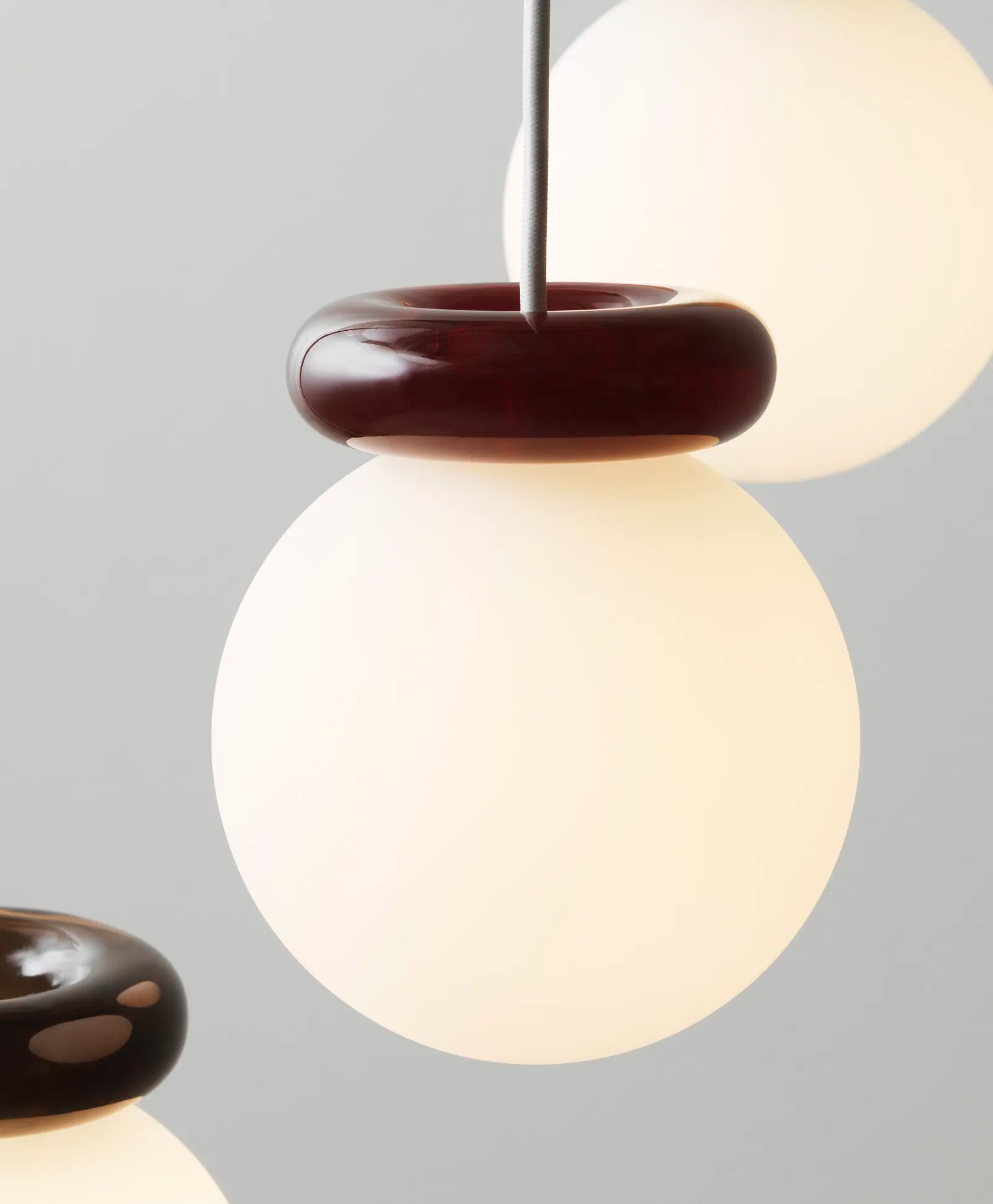 Hinx Burgundy pendel detaljer i klynge