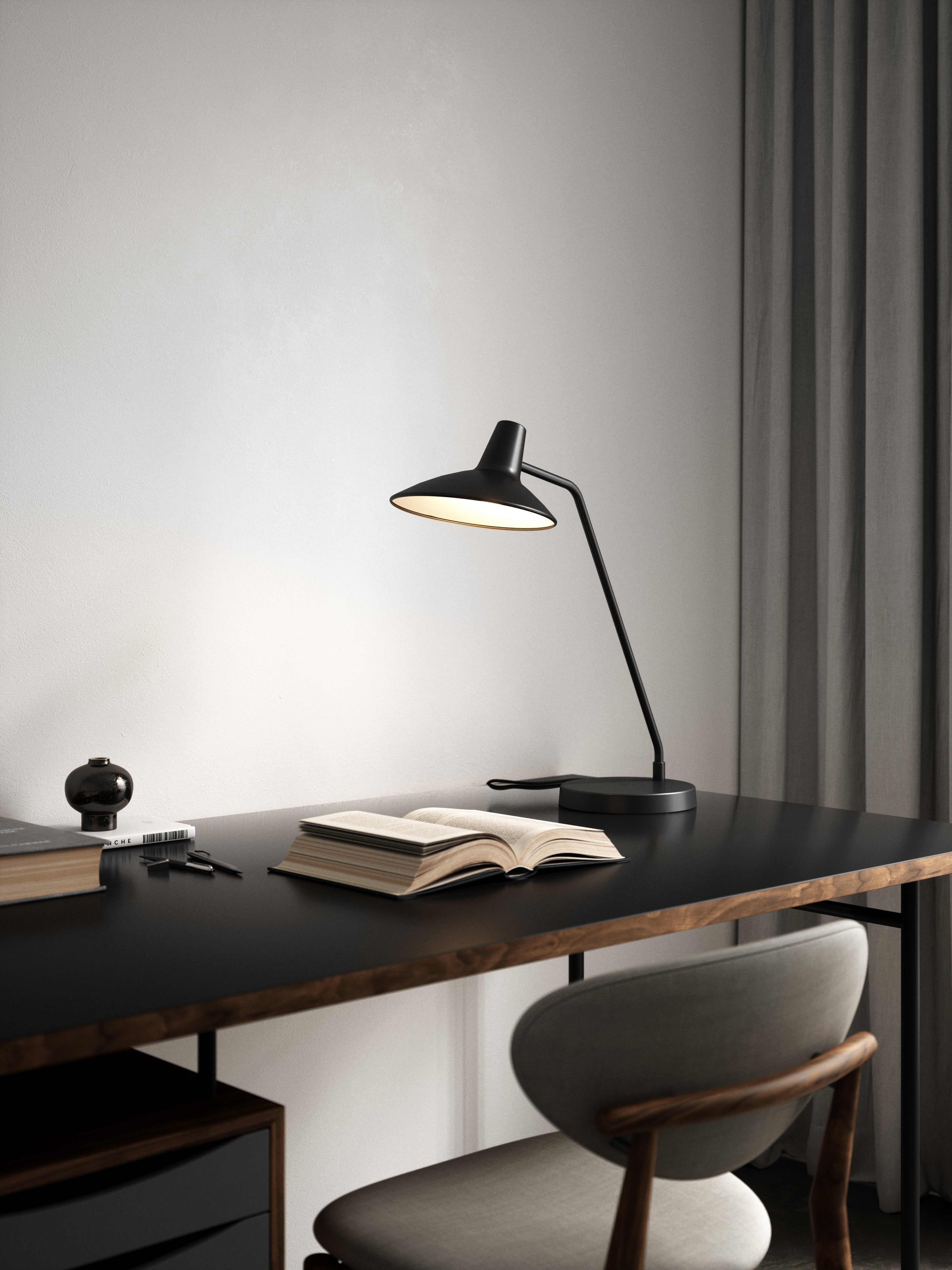 Darci sort bordlampe