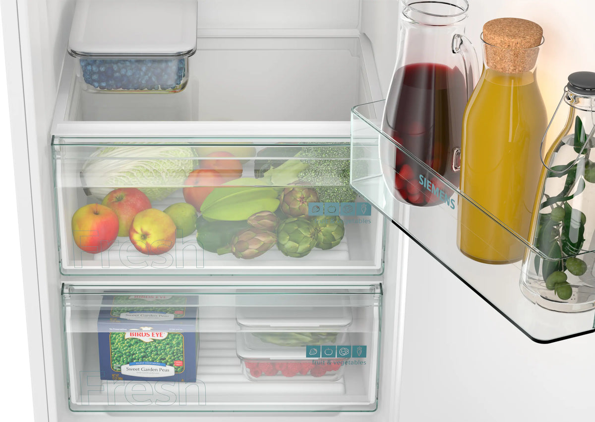 Zoomet ind på skufferne i Siemens KI81RNSE0 integrerbart køleskab