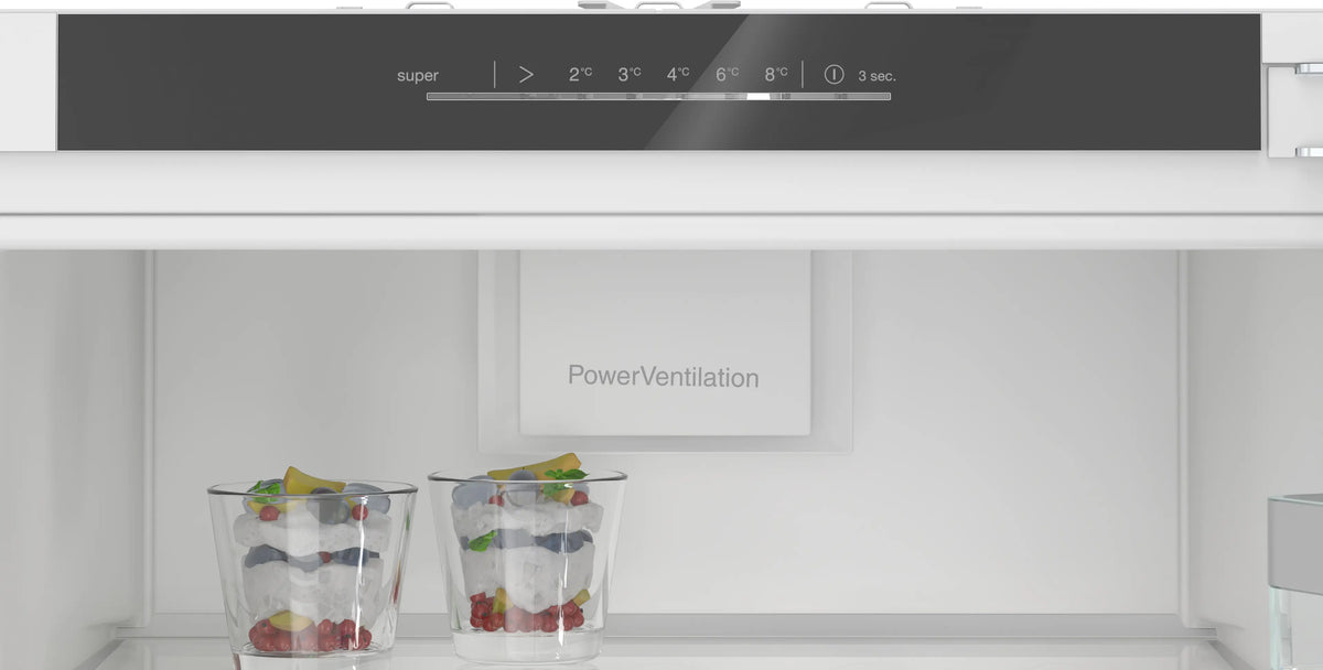 Kontrolpanelet på Siemens KI81RVFE0 iQ300 integrerbart køleskab