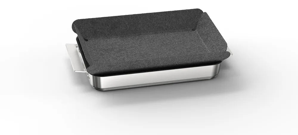 Den unikke Siemens HZ9FF040 Grydesæt placeret foran en hvid væg for en flot kontrast