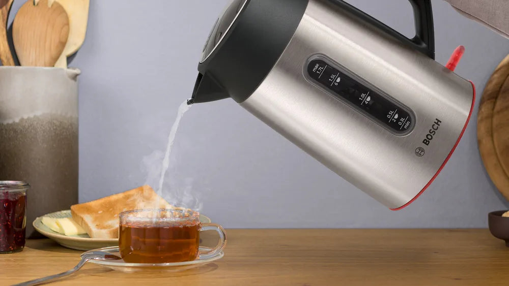 Bosch TWK5M440 MyMoment Elkedel 1.70L i brug i køkkenet