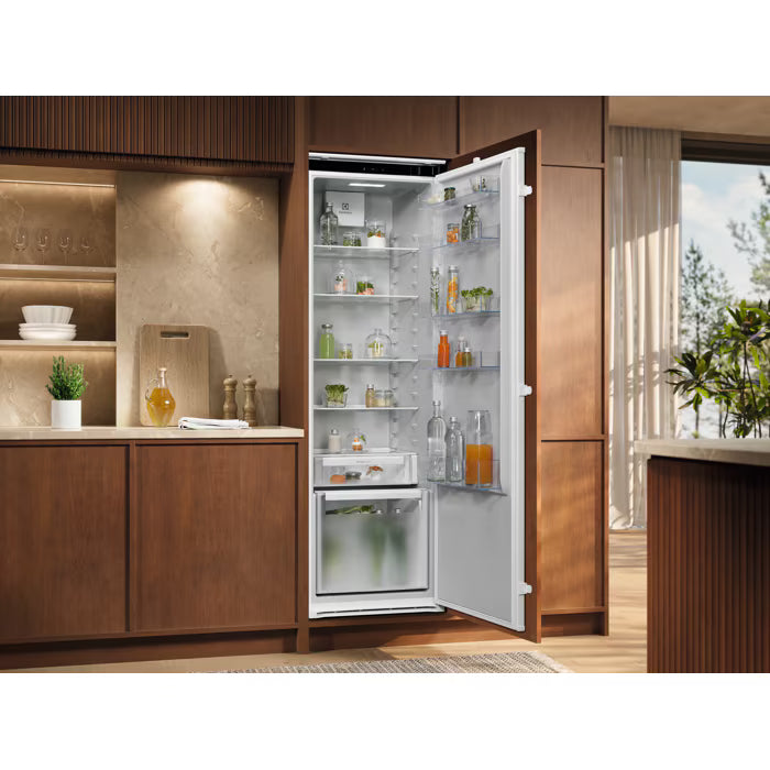 Electrolux ERD6DE18S1 køleskab integreret i køkkenskabet