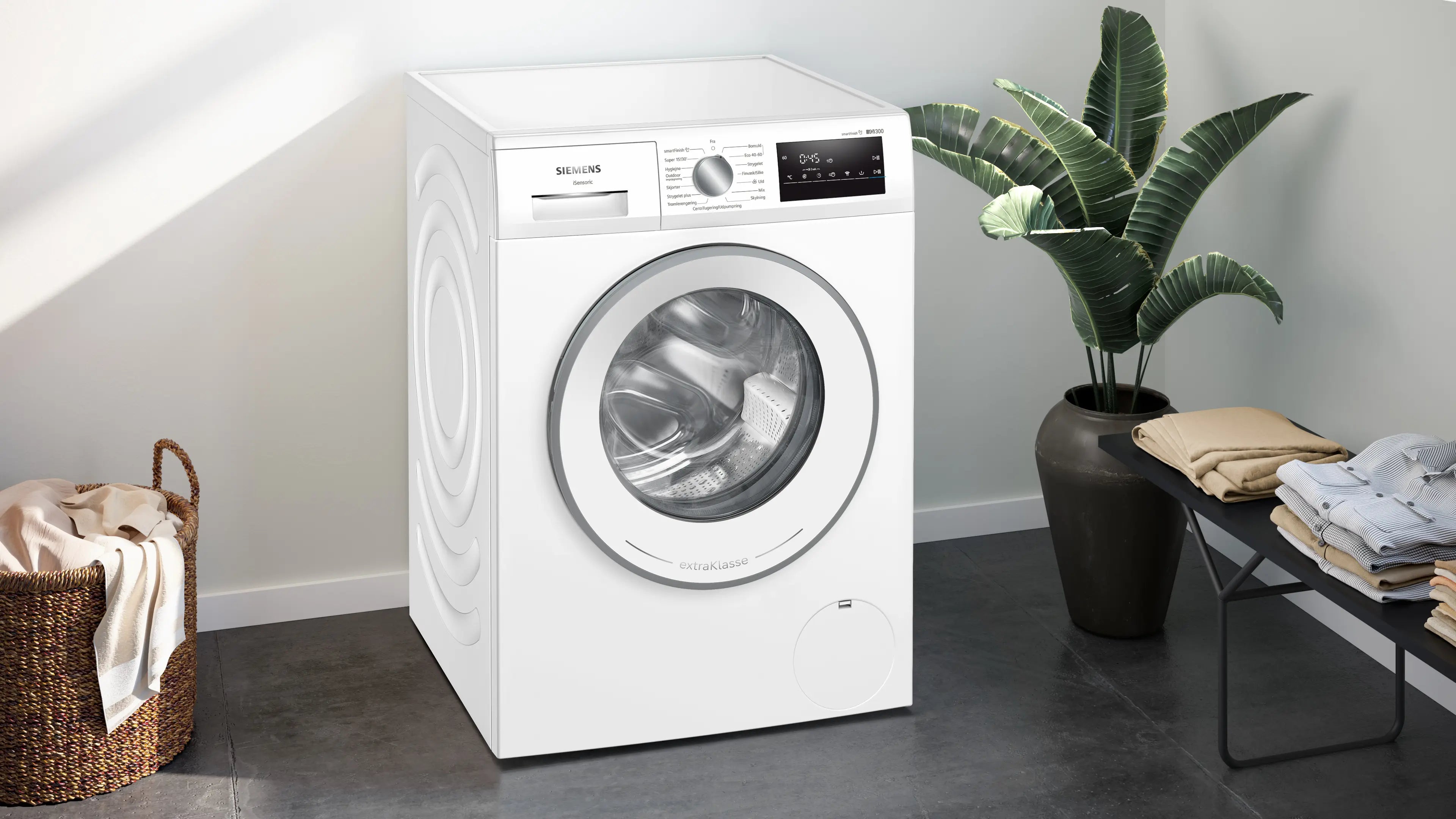 Siemens extraKlasse WM14N28EDN placeret i vaskerummet