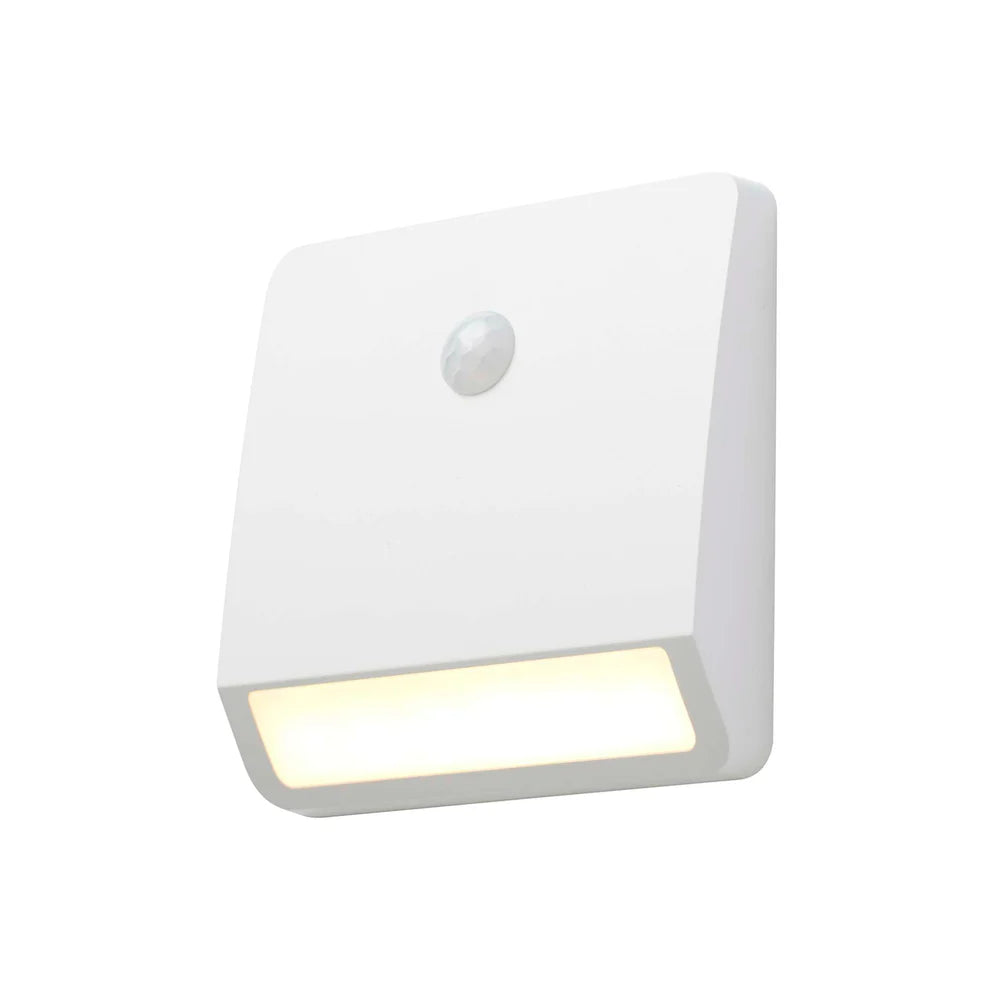 Den æstetiske Nighttime LED batterilampe med sensor i Hvid hængt op på væggen