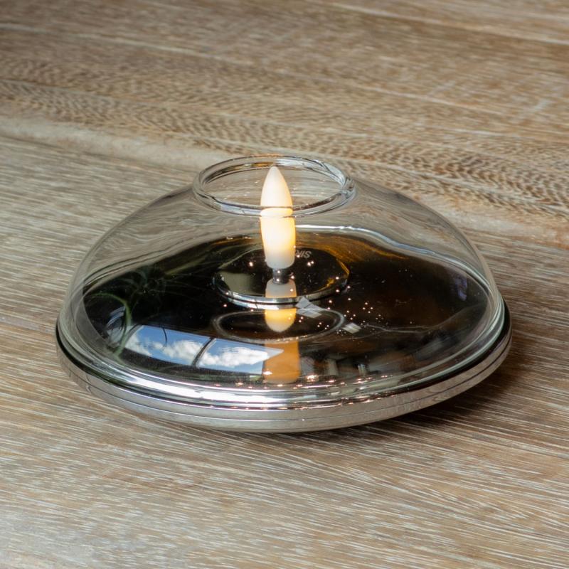 Zoomet helt ind på den æstetiske Lia Genopladelig Ø10 x 5cm i Krom 